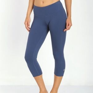 ALO Yoga Airbrush Cropped Capri Leggings in Insignia Blue Size XS
